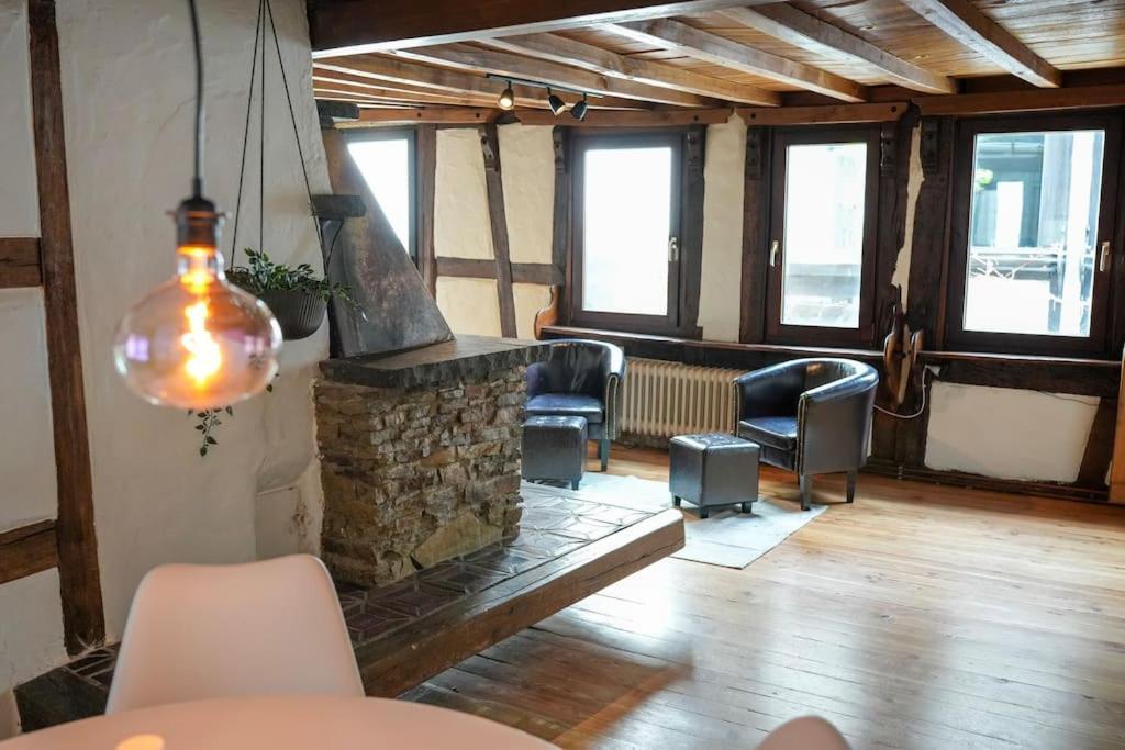 קובלנץ Charmante Fachwerk Wohnung Mit Terrasse In Der Altstadt מראה חיצוני תמונה